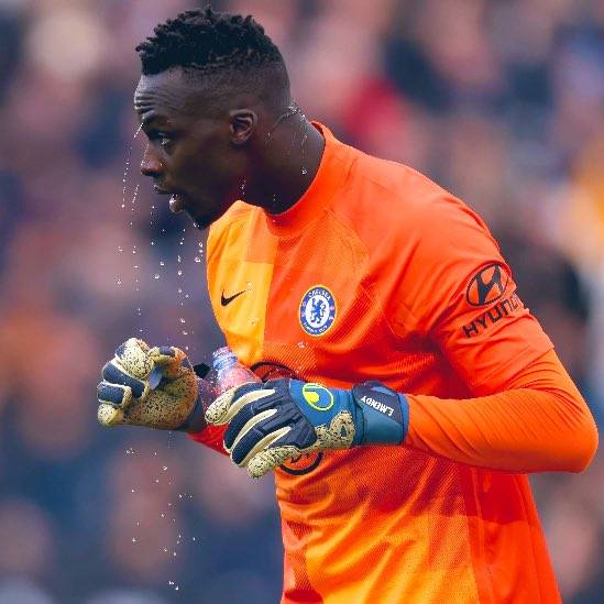 爱游戏亚洲官网-切尔西门将表现高光，救球频频引发争议