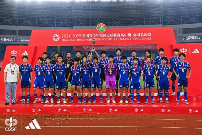 爱游戏网站入口-国内足球联赛开赛，球队冠军争夺激烈