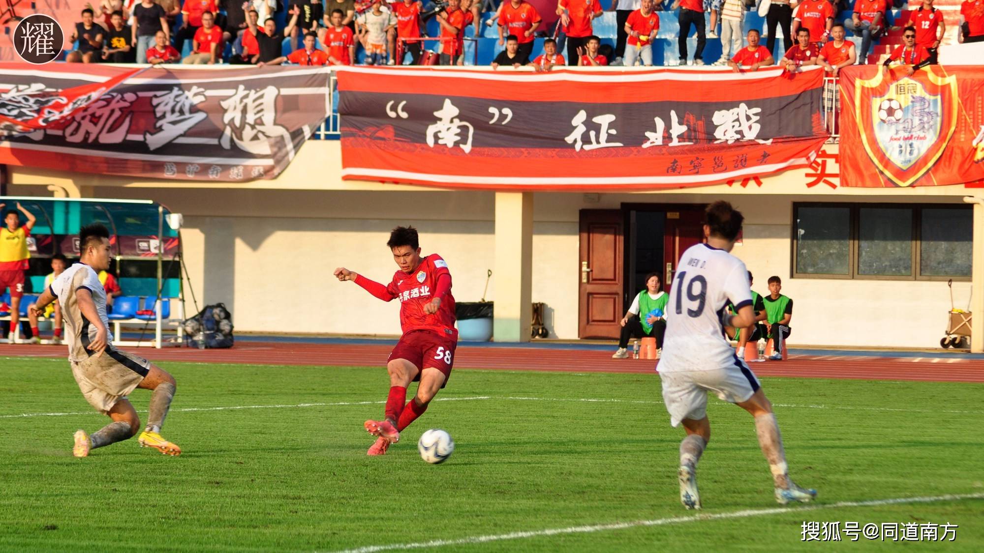 爱游戏官方-球场上的较量，能否见证史诗级胜利？的简单介绍