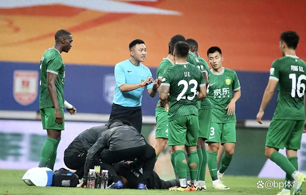 爱游戏官方-北京国安主场失利，球迷怒批主帅战术问题