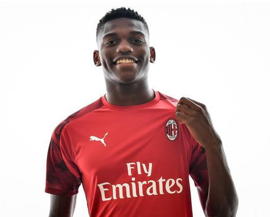 爱游戏网站-包含莱昂赢得关键三分，豪取联赛领先的词条