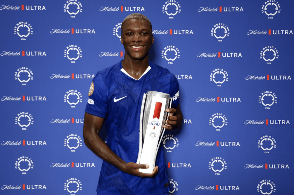 球员在比赛中表现出色,被称为全场最佳 球员在比赛中表现出色,被称为全场最佳