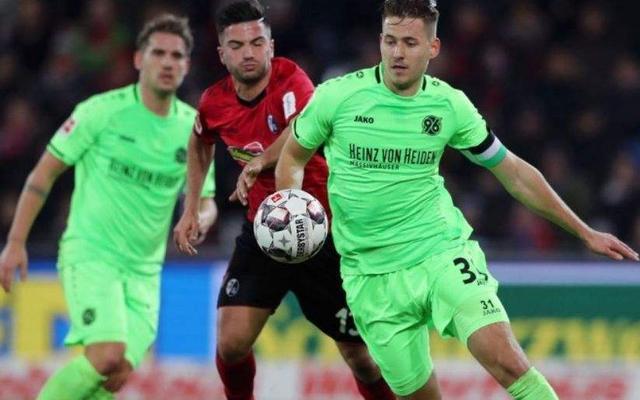 爱游戏竞技-凯泽斯劳滕队稳固防守再次取得胜利的简单介绍