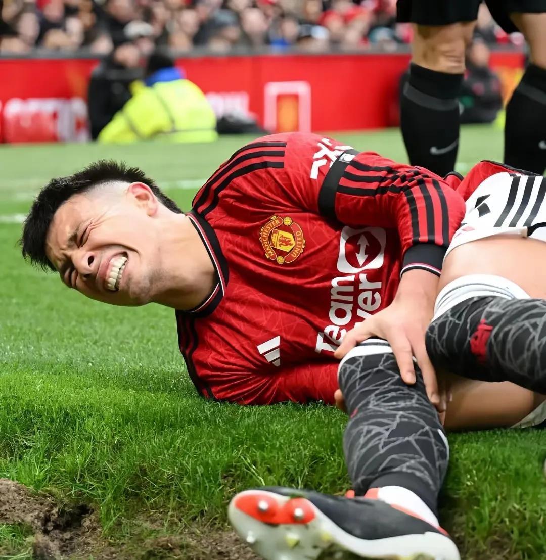 曼联后卫因伤离场,情况堪忧的简单介绍 曼联后卫因伤离场,情况堪忧的简单介绍