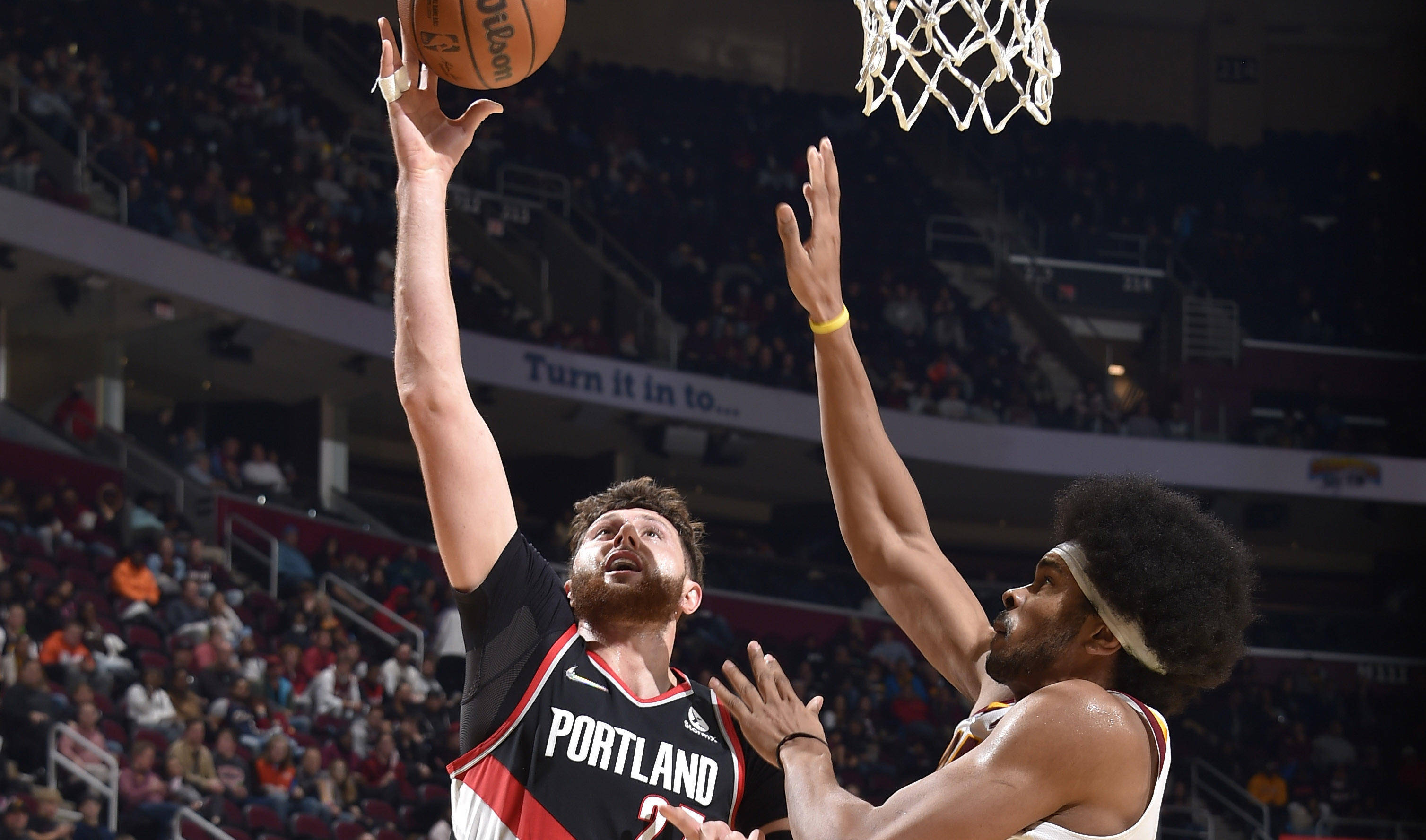 开拓者主场力克活塞,取得两连胜! 开拓者主场力克活塞,取得两连胜!